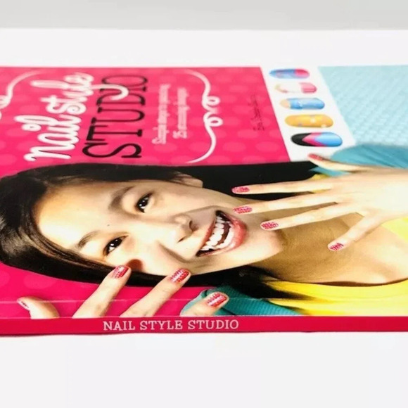 NAIL STYLE STUDIO Book Simple Steps to Painting Stunning Nails Paperback New - Picture 5 of 8